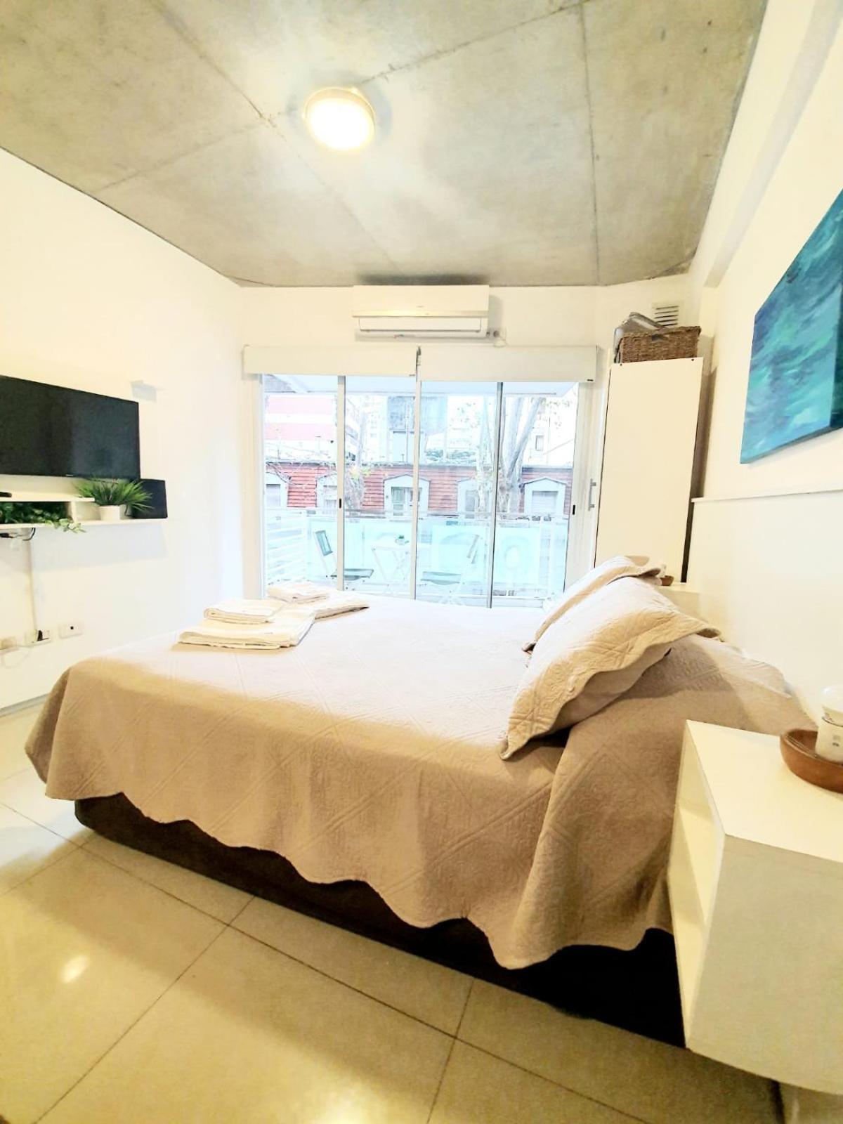 Monoambiente Super Amplio Y Comodo, Ideal Para Explorar La Ciudad Buenos Aires Eksteriør billede